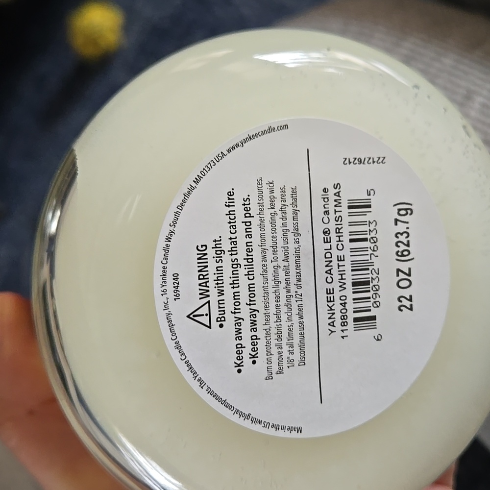 NWT Yankee Candle Discontinued White Christmas Scented Jar - Picture 3 of 3